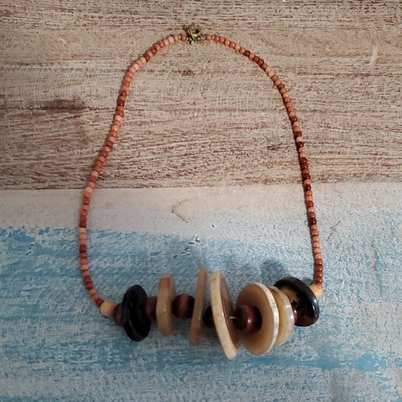 Elegant Vintage cut stonewith wood beading accents, chain in cranberry beadwork - Picture 1 of 3
